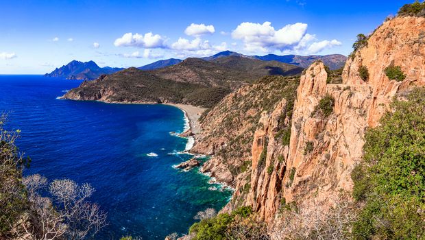 rote Felsen der Calanques de Piana, Korsika