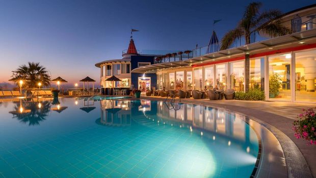 Villaggio Stromboli, Ricadi, Pool am Abend