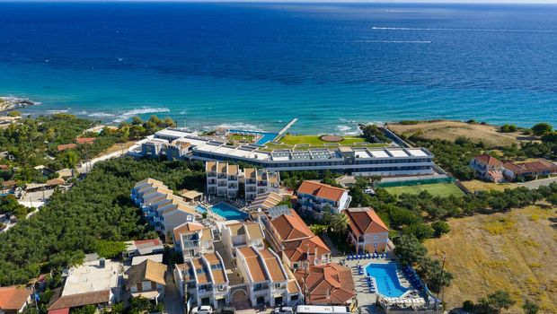 Hotel Maistrali, Blick über die Hotelanlage aufs Meer