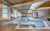 Pool im Wellnessbereich