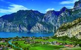 Panorama Gardasee mit Blick auf die Berge