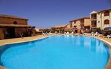 Blick auf den Pool im Hotel Posada auf Sardinien in Italien