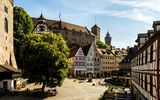 Nürnberg, Blick auf die Kaiserburg über den Tiergärtnertorplatz