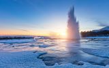 Geysir zum Sonnenuntergang