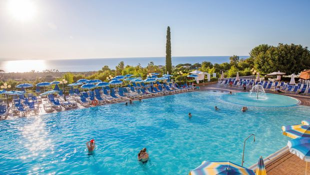 Pool im Hotel Costa Verde in Cefalù auf Sizilien, Italien