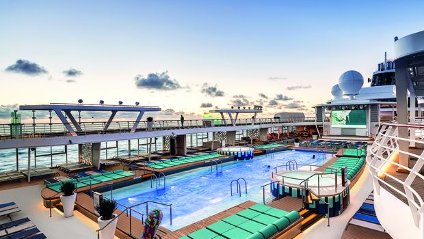 MeinSchiff 2, Außenpool
