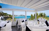 Restaurant Außenbereich mit Aussicht auf das Meer bei Hotel La Madonnina  auf Ischia, Italien