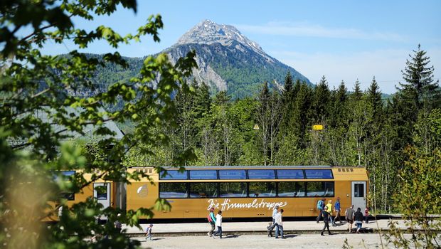 Mariazellerbahn mit  Panoramawagen in Österreich
