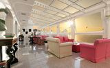 elegante Lounge mit Meerblick im Hotel Corallo bei Sorrent in Italien