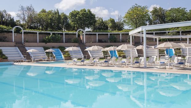 Außenpool des Hotel D'Aragona