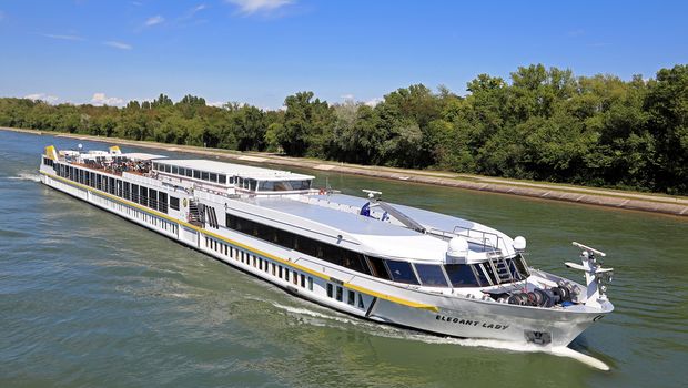Elegant Lady auf dem Rhein, Aussenansicht