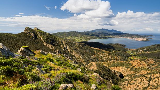Blick über Bucht von Portoferraio auf Elba