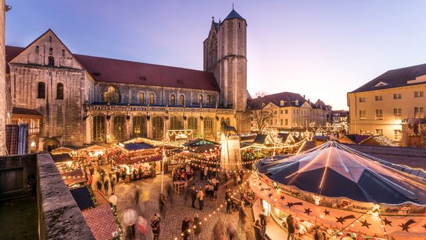 Braunschweig, Weihnachtsmarkt in der Altstadt am Dom