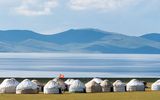 Jurten am Ufer des Issyk-Kul-Sees