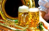 Bierkrüge mit Trompete