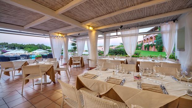 schick und lecker Essen im Restaurant vom Grand Hotel Porto Cervo auf Sardinien in Italien