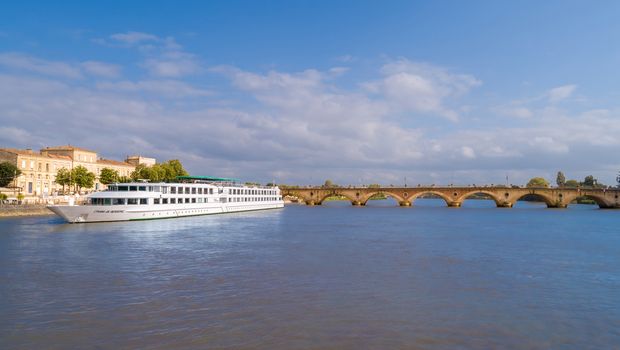 MS Cyrano de Bergerac