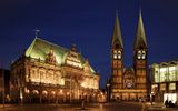 Bremer Marktplatz mit Rathaus, Dom und Bürgerschaft bei Nacht