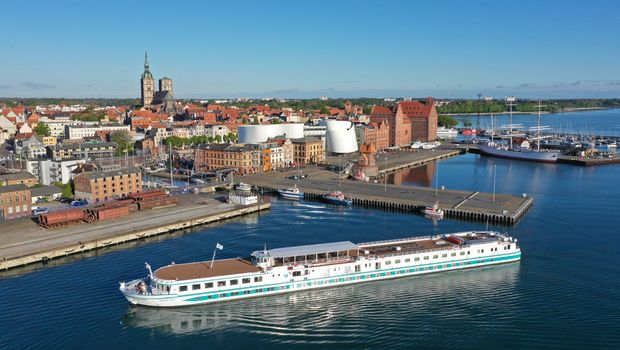 Junker Joerg vor Stralsund