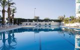 Badespaß im großen Pool am Hotel Tourist auf Sizilien in Italien