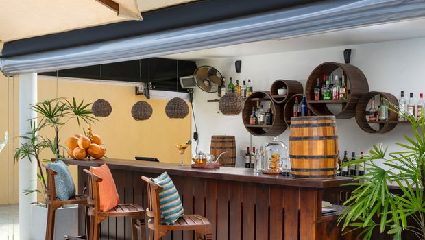 Pool Bar