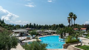 LAGOMANDRA HTL & SPA POOL AREA