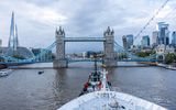 MS Hamburg in London an der Tower Bridge