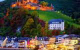 Cochem-Zell, Reichsburg Cochem mit Weinhang an der Mosel