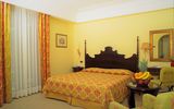 Zimmerbeispiel im Hotel Arciduca in Italien, Liparische Inseln