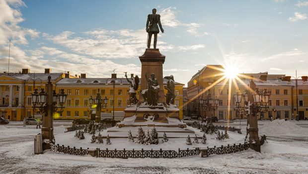 Blick auf den Senatsplatz in Helsinki