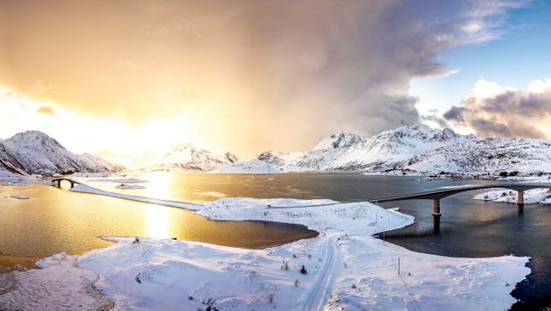 Lofoten Straßenbrücke im Winter