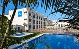 Außenansicht samt Pool Hotel MAC Puerto Marina