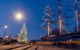 Das berühmte Segelschiff Cutty Sark beleuchtet von der Weihnachtbeleuchtung in Greenwich