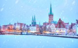 Gefrorener Trave Fluss zu Lübeck im Winter