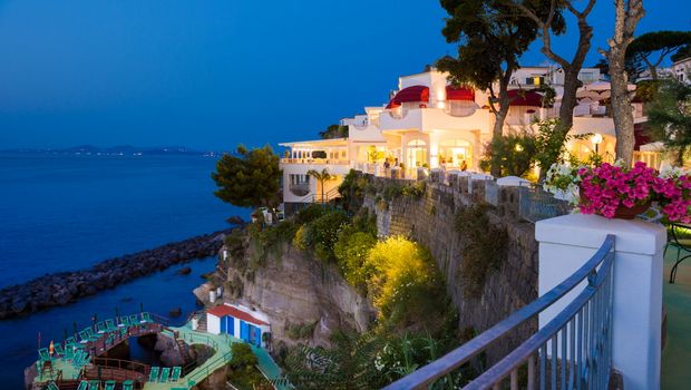 Aussicht auf das Meer am Abend von Hotel La Madonnina  auf Ischia, Italien