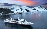 MS Hamburg in Cuverville Island, Antarktis