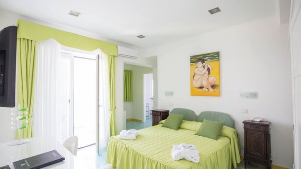 Zimmerbeispiel im Hotel La Madonnina auf Ischia, Italien