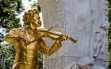 Das Johann Strauß Denkmal steht im Wiener Stadtpark.