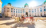 Wien: Hofburg mit Kutsche