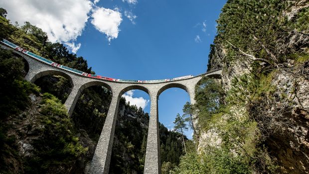 Fahrt auf dem Landwasserviadukt