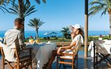 romantisches Abendessen am Meer im Hotel Athena Beach auf Zypern