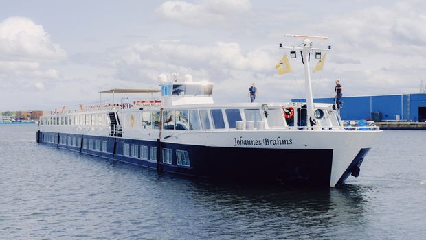 MS Johannes Brahms, Außenansicht
