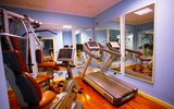 Fitness-Bereich mit Sportgeräten im Hotel Arciduca in Italien, Liparische Inseln