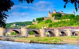 Würzburg1_Mainufer_mit_Festung_Marienberg_c_