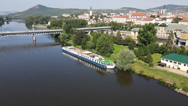 Florentina Litomerice 2023 Schiffsansicht Drohne und Brücke
