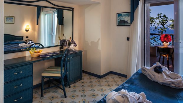 mediterran eingerichtetes Zimmer im Hotel Sorriso Thermae in Italien, Ischia