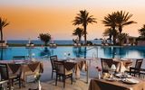 Sonnenuntergang im Außenbereich von Hotel Athena Beach auf Zypern genießen