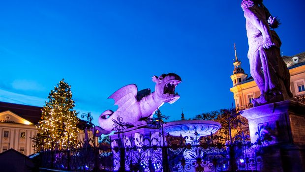 Klagenfurt, Lindwurmbrunnen bei Nacht
