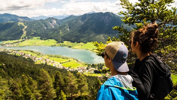 Panoramablick auf den Weissensee