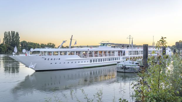 MS Renoir